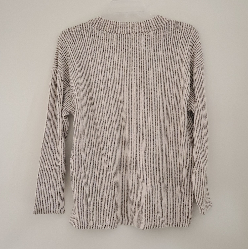 Vici Roza V-Neck Ribbed Knit Top - Ivory - Picture 10 of 10
